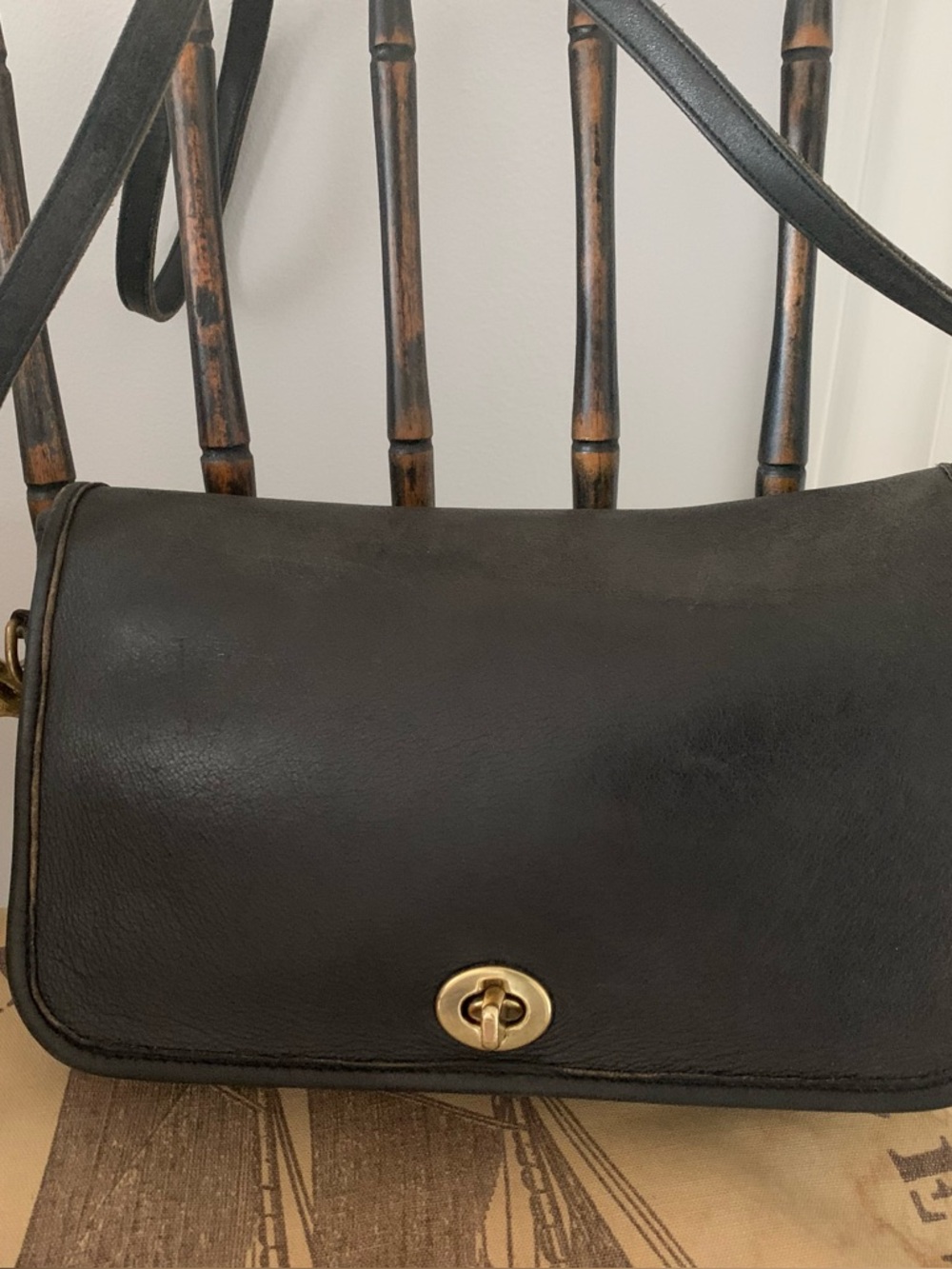 Vintage coach Black Leather Crossbody Bag with Turn-Lock Closure - Picture 2 of 16